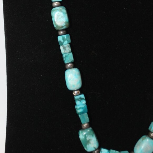 Beautiful Magnesite Gemstone Necklace 22" - Picture 4 of 12